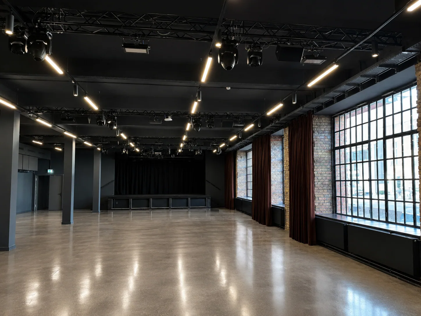 Leerer Industriesaal der Anna Spree in den Gebauer Höfen Berlin-Charlottenburg